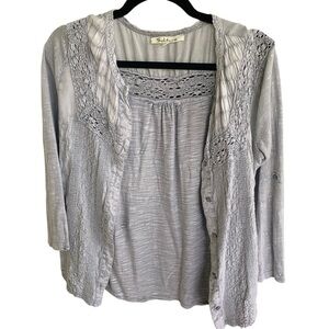 Light Gray Women’s Long Sleeve Button Top Size Medium